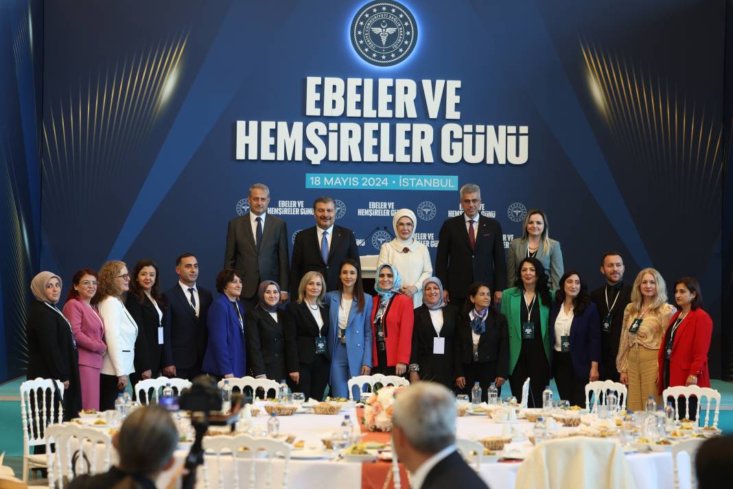 Emine Erdoğan İstanbul’da hemşire ve ebelerle bir araya geldi 12
